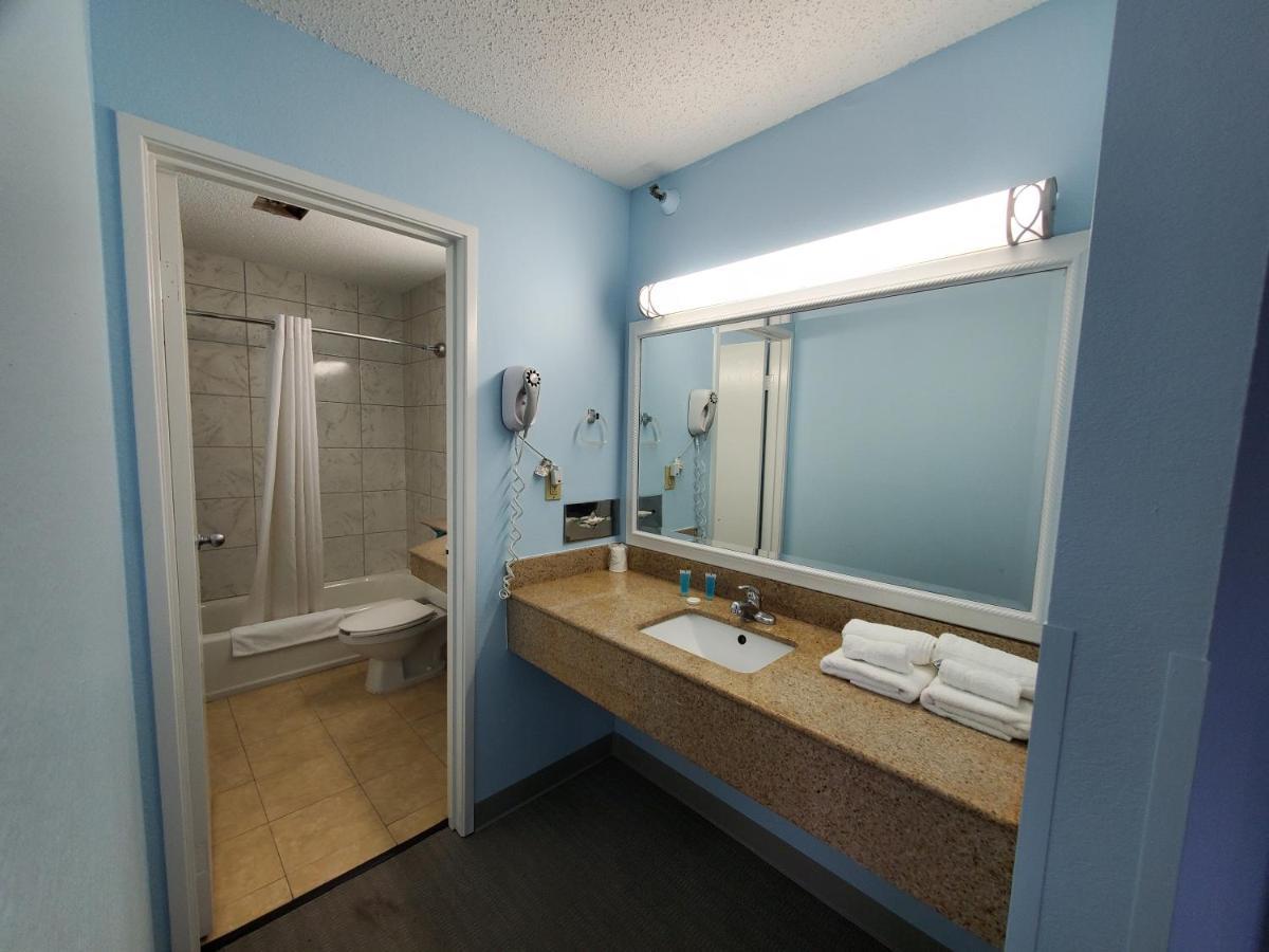 Coastal Inn & Suites Wilmington Exteriér fotografie