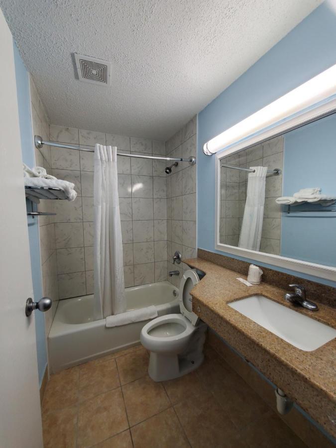 Coastal Inn & Suites Wilmington Exteriér fotografie